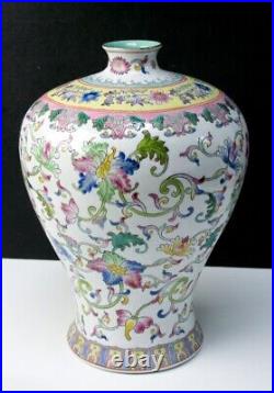 Antique Qing Dynasty Qianlong Mark Porcelain Famille Rose Vase