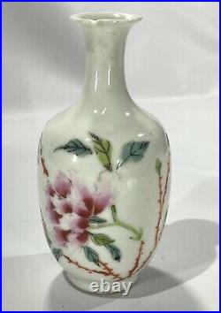 Antique Qing Dynasty to Republic Qianlong Famille Rose Vase 19th Century