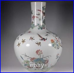Antique chinese Qing Dynasty Qianlong famille rose vase with hundreds of birds