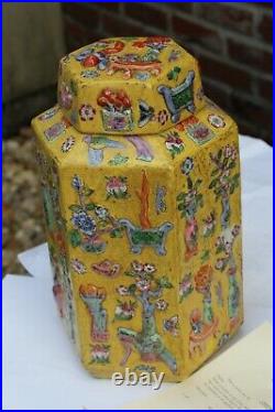 China Vintage QianLong Famille Rose Porcelain Vase Jar with Certificate Hongkong