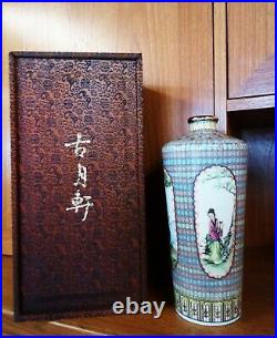 Chinese Antique Famille Rose Porcelain Vase with Qianlong Mark Ref W450B