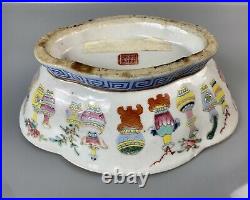 Chinese Export Famille Rose Lobed Bowl Hundred Antiques Qianlong Mark/Late 19th