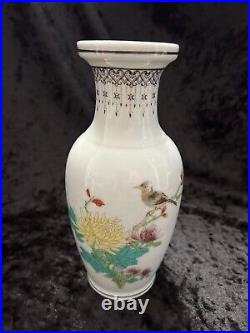 Chinese Qianlong Mark Porcelain Hand Painted Famille Rose Vase