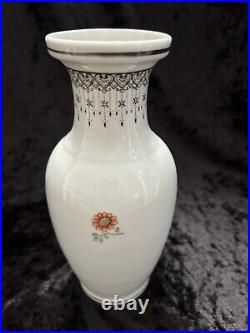 Chinese Qianlong Mark Porcelain Hand Painted Famille Rose Vase