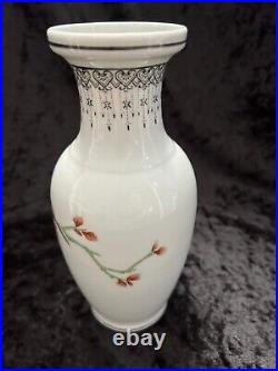 Chinese Qianlong Mark Porcelain Hand Painted Famille Rose Vase