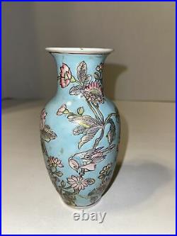 Chinese Qianlong Period Famille Rose Vase. TR40