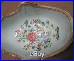 Excellent! Chinese Qianlong porcelain Famille Rose sauce boat, peacocks 1775