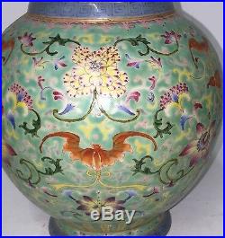 Famille rose vase. Qing Qianlong Mark