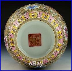 Fine Chinese Famille Rose Porcelain Vase with Qianlong Nian Zhi Mark