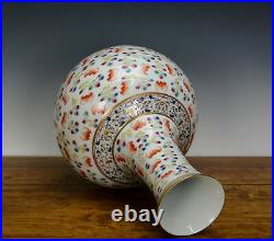 Fine Chinese Qing Qianlong Famille Rose 100 Bat in Cloud Globular Porcelain Vase