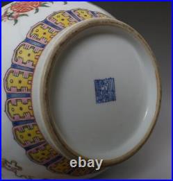 Fine Old Chinese Famille Rose Porcelain Vase Qianlong Marked 32cm (667)