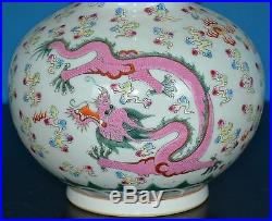 Magnificent Chinese Famille Rose Porcelain Vase Marked Qianlong H9099