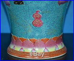 Magnificent Chinese Famille Rose Porcelain Vase Marked Qianlong R9552