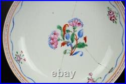 Pair Antique Chinese export porcelain Famille Rose Dishes, qianlong 18th century