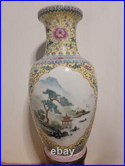 Qianlong Chinese Famille Rose vase