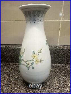 Rare Antique Chinese Qianlong Porcelain Hand Painted Famille Rose Vase